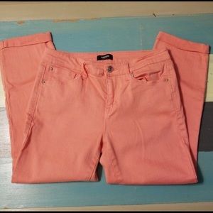 Kensie size 6/28 salmon capris